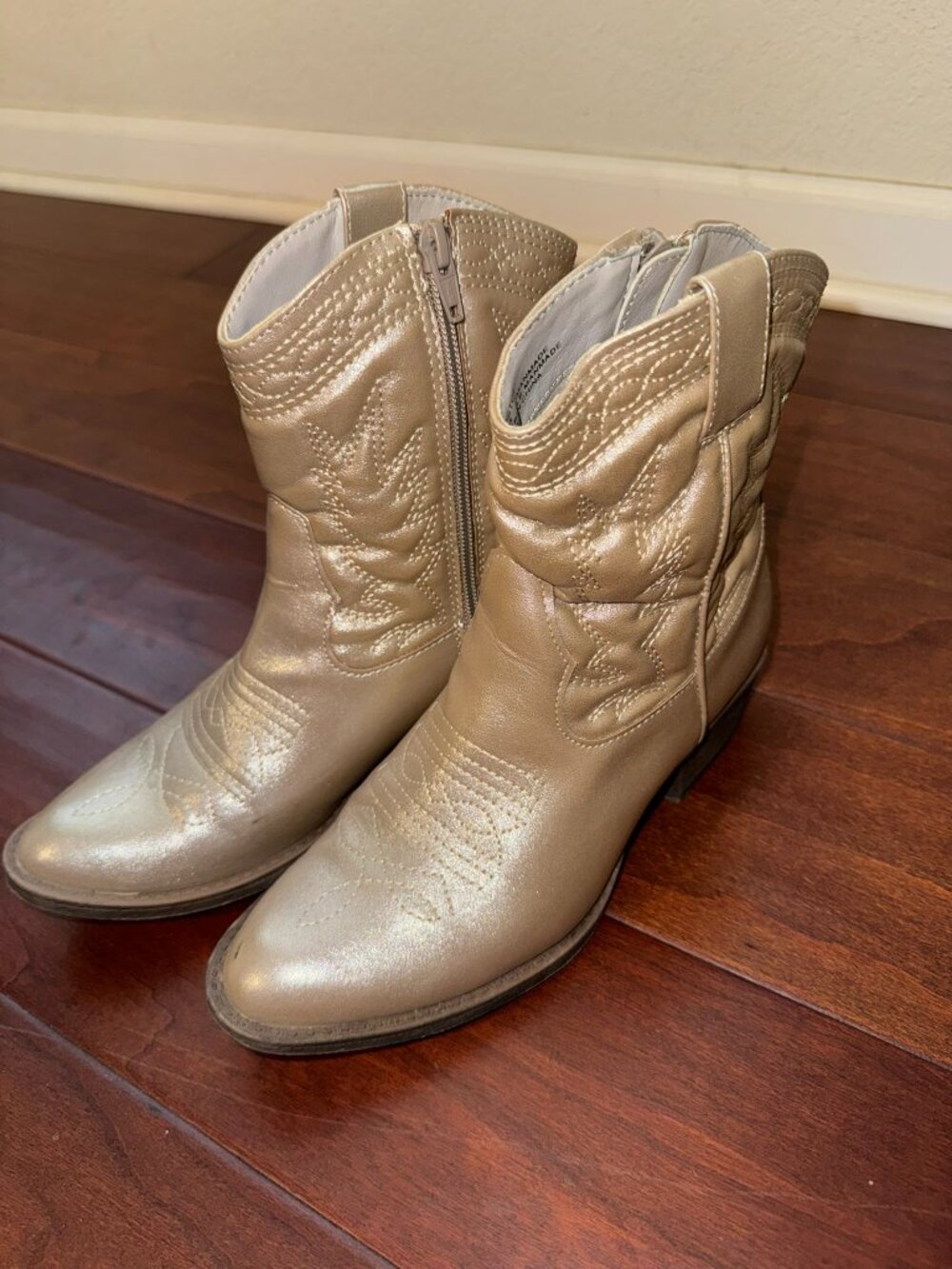 Boots - Picture 3 of 5